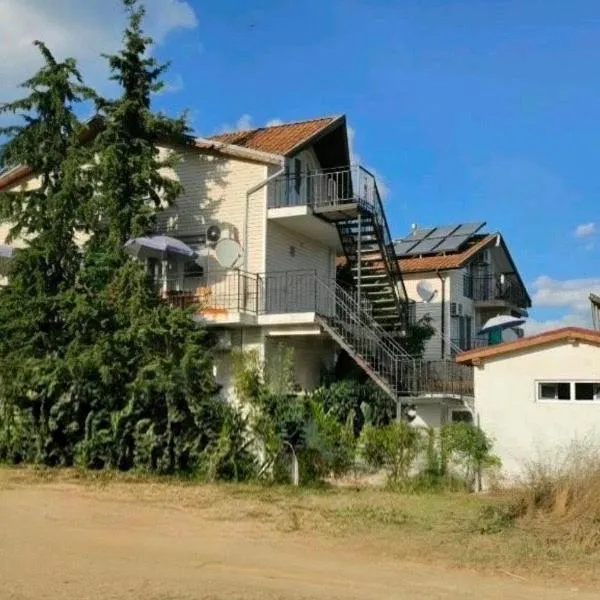 вила Лора, Hotel in Sinemorets