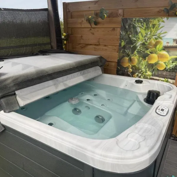DE WEELEN met Jacuzzi en of Zwembad Topkeuze Romantiek, hotel sa Lutjebroek