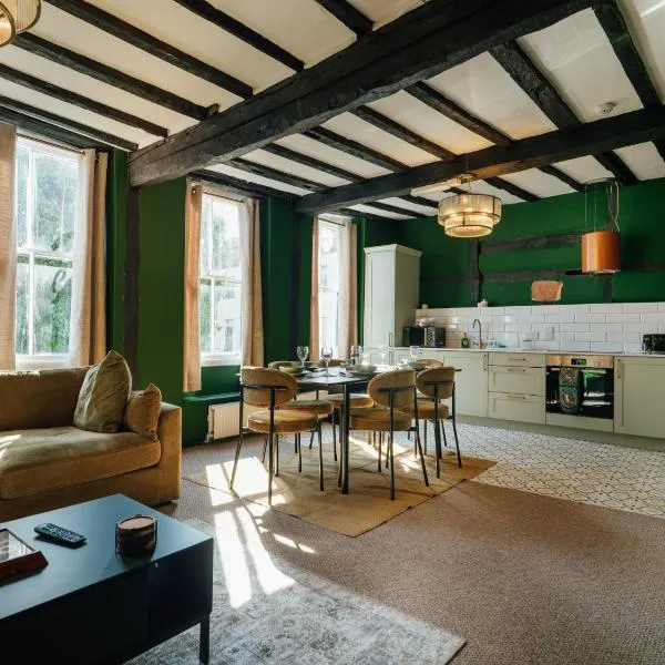Conservatory Lofts Charming Stay on Historic Friar Street, хотел в Устър