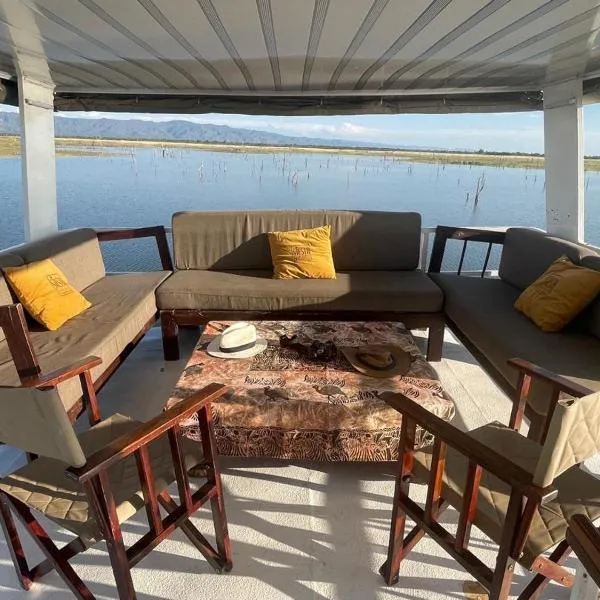 Siesta houseboat, hotelli kohteessa Kariba
