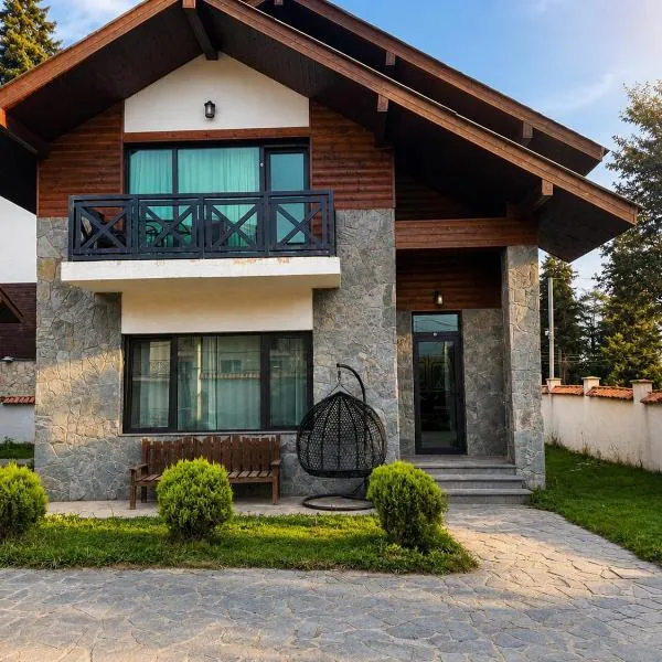 Luxury mountian chalet, hotel di Bakuriani