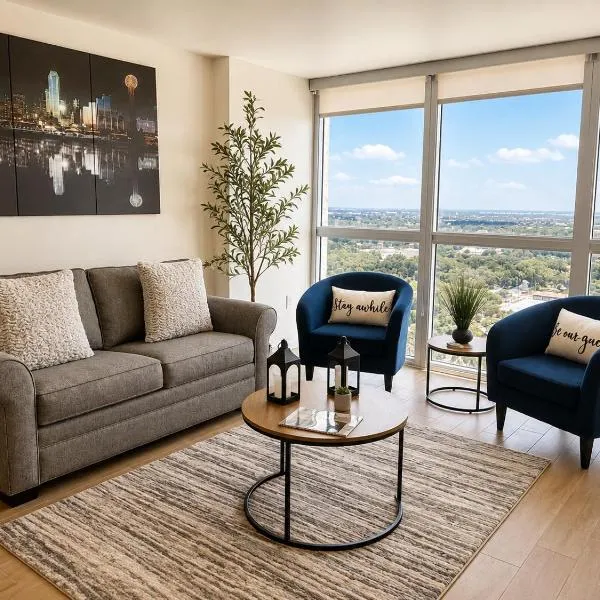 Luxury Skyline Views Pool Walk to Dining, hotel a Fort Myers