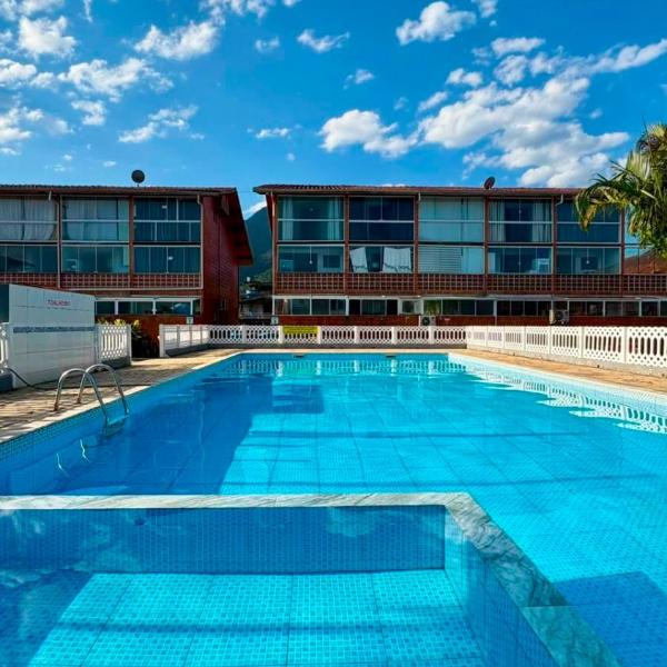 Apartamento a 200 metros da Praia do Sapê e Maranduba com Piscina e Estacionamento