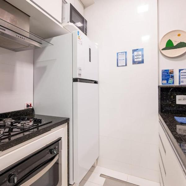 Quarto e sala no posto 6, 2 minutos a pé da praia - Foto 2