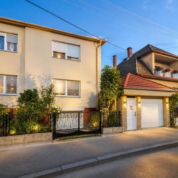 2 Bedroom Apartment near Bratislava with Private Garage, hotel din Stupava