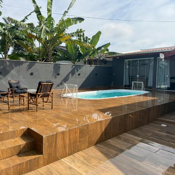Casa Paraíso Divisa Barra Velha e Piçarras com Piscina e Jacuzzi Aquecida aprox 12 min a pé da Praia