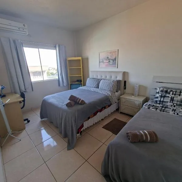 Apart próximo a Unimed, Catedral e HSA de 2 quartos com 2 AR e garagem no Centro-sul, hotell i Santo Ângelo