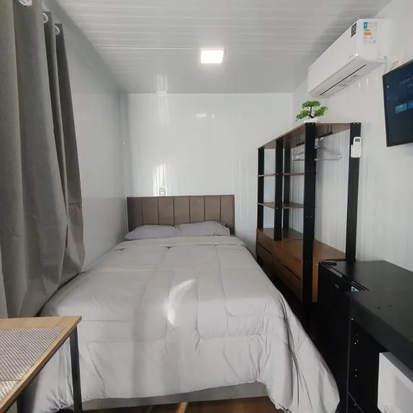 Loft completo no centro, com estacionamento, hótel í Fraiburgo