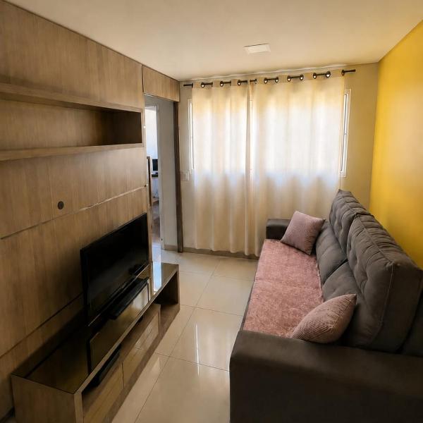 Apartamento em condomínio e estacionamento coberto