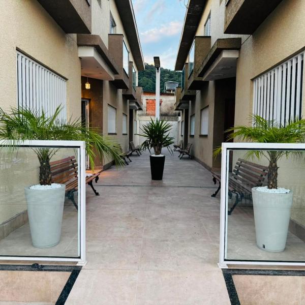 Casa em Guarujá enseada comporta até 8 pessoas