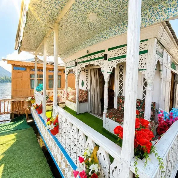Viesnīca Dal lake Retreat Houseboat pilsētā Šrīnagara
