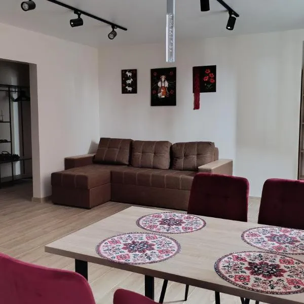 Dolyna House: Dolyna şehrinde bir otel