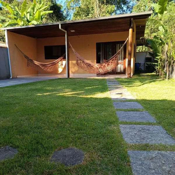 Casa em Ubatuba, 50 Metros da praia de Ubatumirim, hotel a Ubatuba