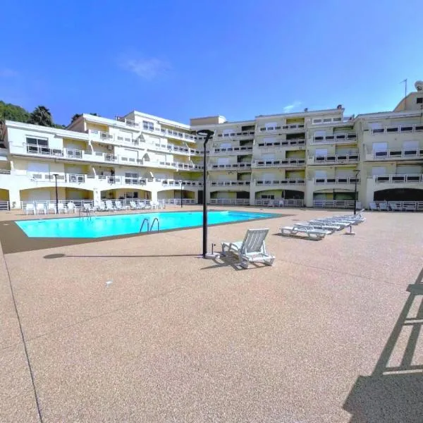 BEACH house, hotel a Sesimbra