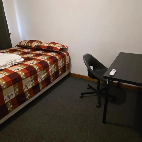 Room-3 Shared House near perth airport, Hotel in Perth