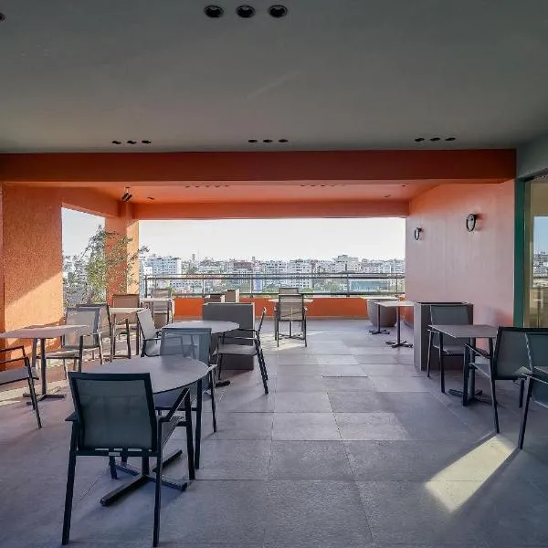 Living I Suites by Yellowkey, hotel di Santo Domingo