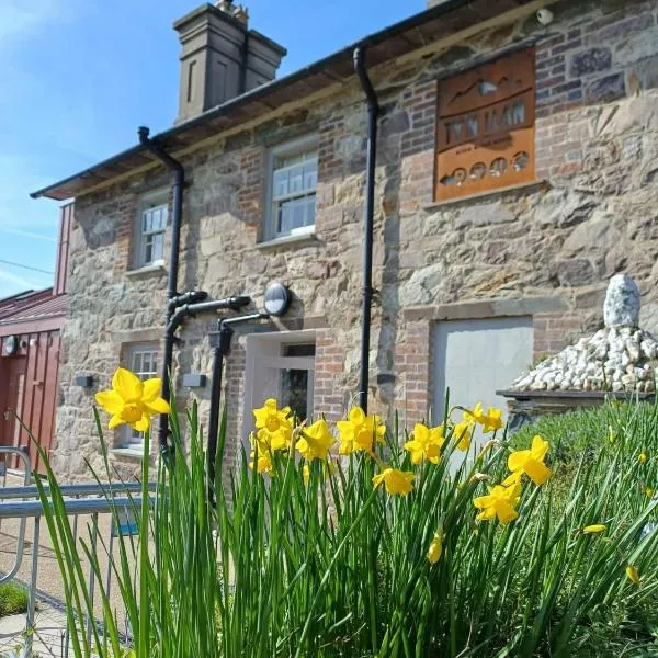Ty'n Llan- tafarn gymunedol- community pub, хотел в Llandwrog