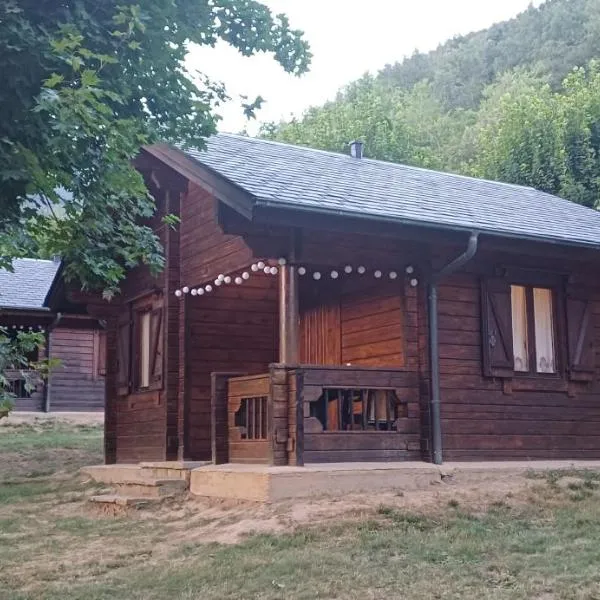 Hotel, Bungalows y Camping Viu，位于Víu的酒店