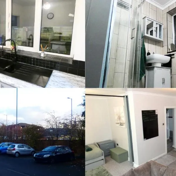 Spacious 3 Bedrooms 7 Beds Maisonette with 1 Bathroom 1WC 4 Smart TV's with Adaptable Lounge Area Tram access near Salford Quays and MCR City Centre: Manchester'da bir otel