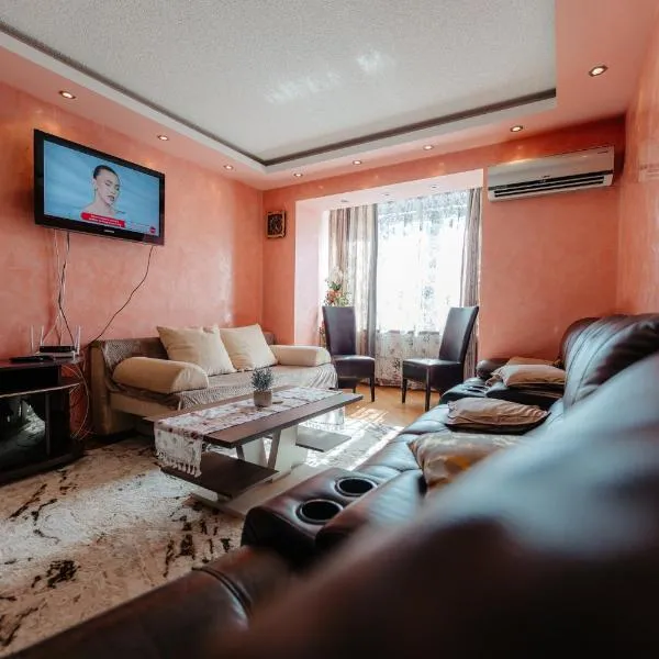 Downtown Cozy Retreat-Ultra Central Balcon&Parcare Gratuita, hotelli kohteessa Vatra Dornei