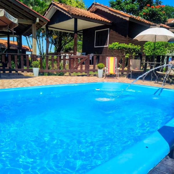 Chalé de 1 dormitório com piscina e churrasqueira, perto da praia central de Garopaba!