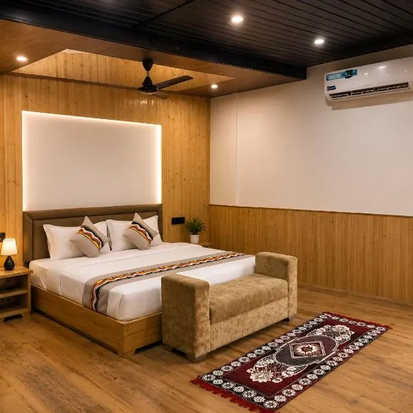 Hotel KMG Air Cooled,Zirakhpur Chandigarh ,Couple first choice ,verified hotel, отель в городе Zirakpur