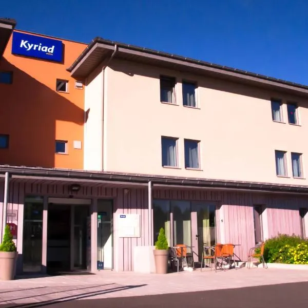 Kyriad Saint Chély d'Apcher - Aire de la Lozère, hotel en Clavières-de-Montagne