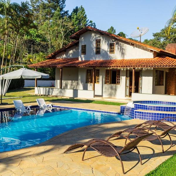 Chácara com 5 suítes em Igaratá para até 30 pessoas - Piscina com hidro - campo de futebol