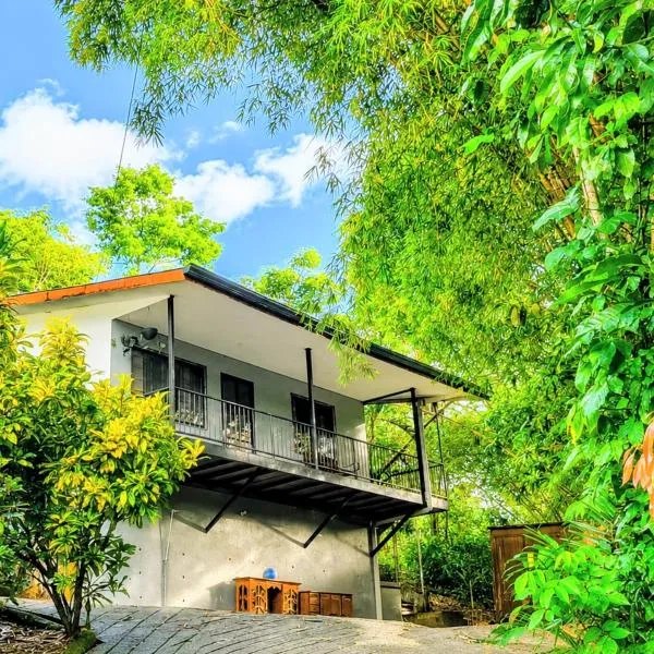 Casa Emma Quepos, מלון בקפוס