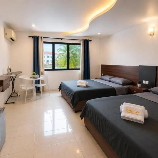 Pangkor Island Pool View Studio 2 Queen Beds 2 Min Walk to the Beach Free WiFi & Parking, hotel i Pangkor