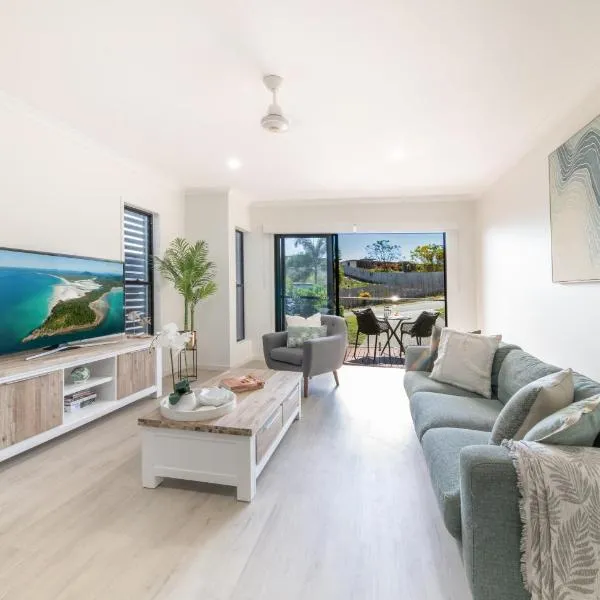 Whitsunday Whisper Terrace - Townhouse Pets Airlie，艾爾利海灘的飯店