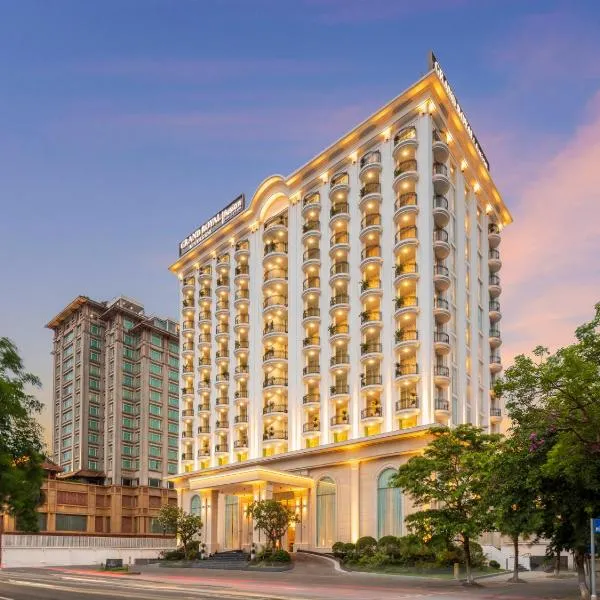 Grand Royal Riverside Hue, Fusion Collection, hotel di Hue