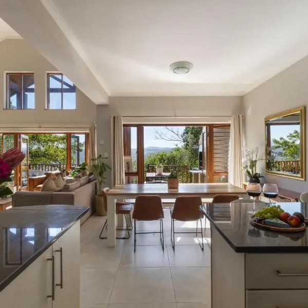Pezula Villa- large, spacious and affordable!, ξενοδοχείο στην Κνύσνα