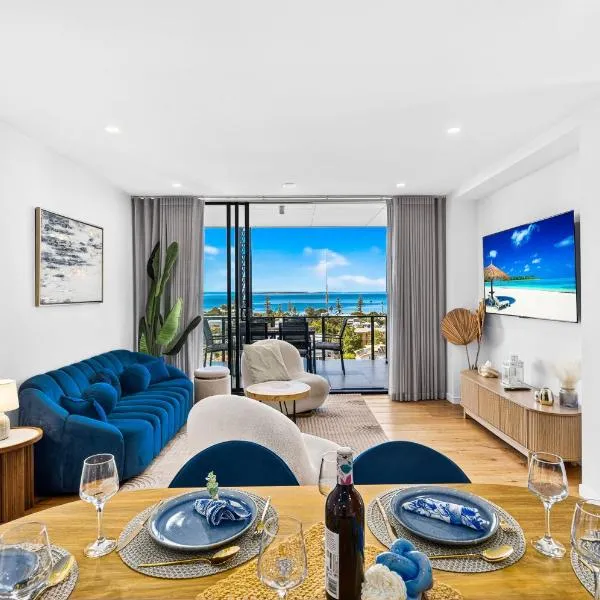 3-Bedroom Apartment with Sea View, Rooftop Pool, Study & Free Parking, hótel í Brisbane
