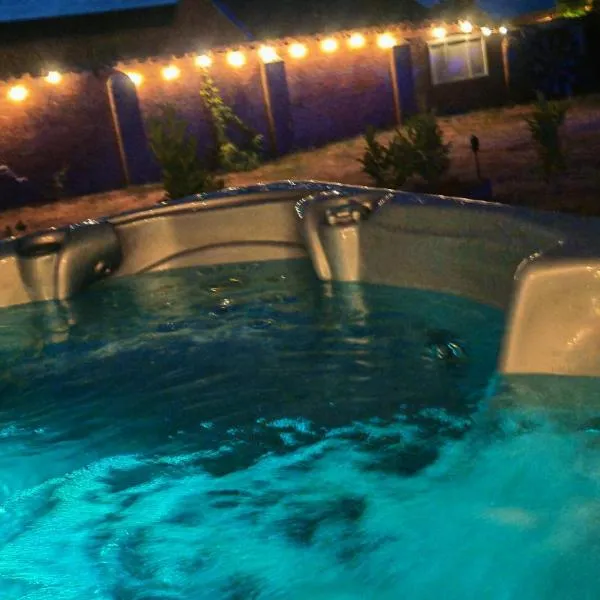 Countrylife Cottage Hot Tub, Dome,Games Room, firepit, free parking, viešbutis Linkolne