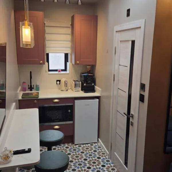 Heathrow Royal Apartment, хотел в Ashford