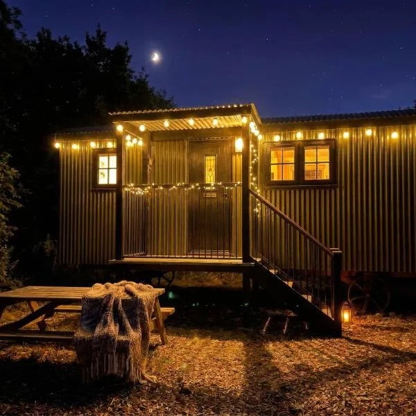 Willows Nest Cosy Shepherds Hut Near Swanage, hotel v destinaci Langton Matravers