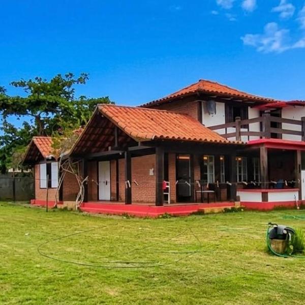 Casa Espaçosa com Vista para o Mar e Jacuzzi em Arraial do Cabo