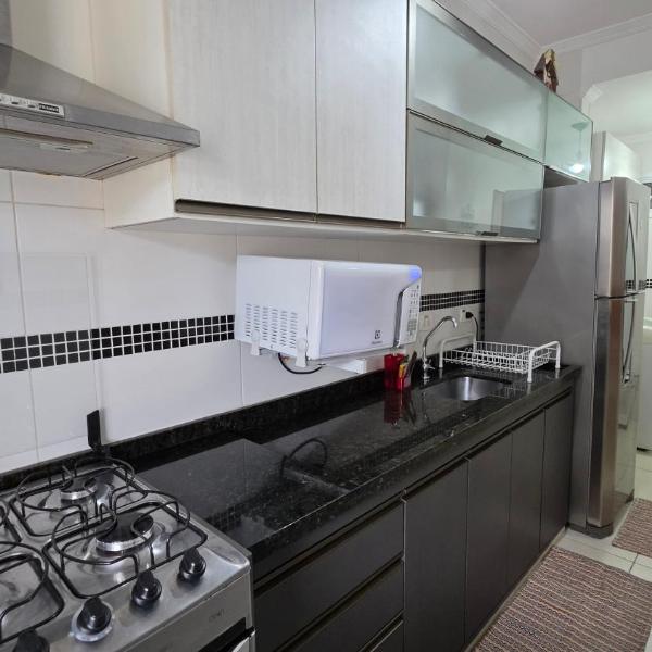 Apê Climatizado com Varanda Gourmet, Piscina, a 250 metros da Praia das Toninhas - Foto 3
