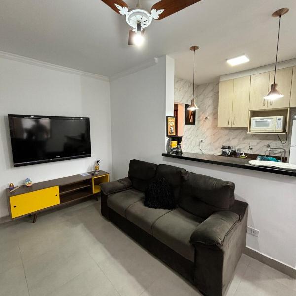 Apartamento Confortável Astúrias Guarujá perto da Praia e Comércio