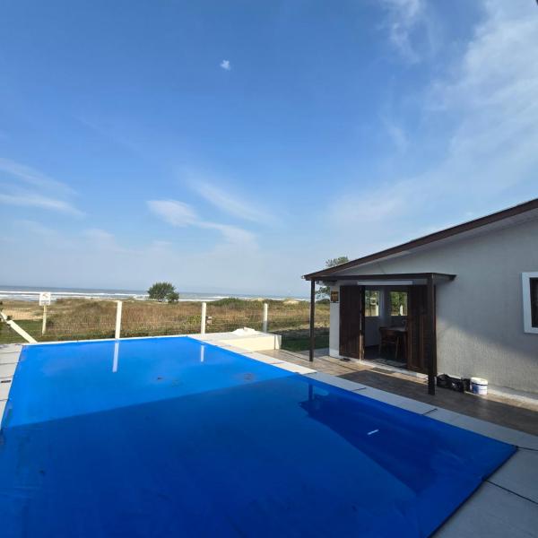 Casa Mar aos Pés - 50 metros da Praia - Foto 4