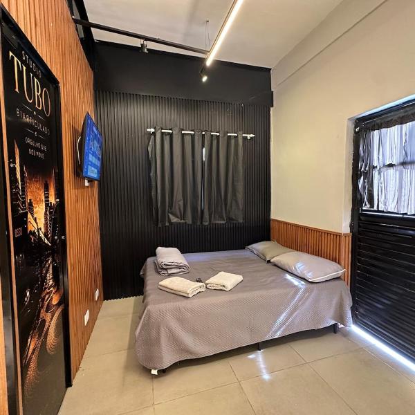 8 Studio Economic