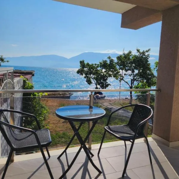 Lakefront House, hotel v destinácii Pogradec