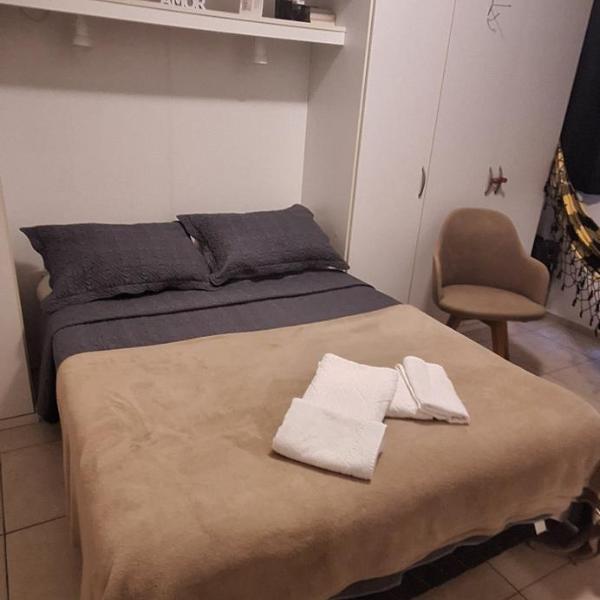 SCR - Copacabana - Quarto e Sala a Passos da Praia - Foto 2