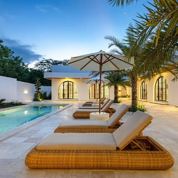 DESAULU VILLAS - Private Escape With Sunlit Pool In Uluwatu, hótel í Uluwatu
