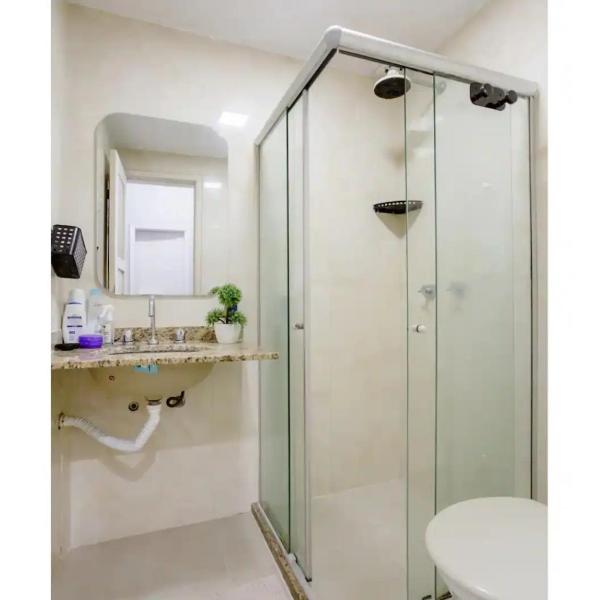 Quarto privativo com cama de casal esquina de Copacabana com Ipanema - Foto 3