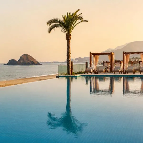 Naama Beach Villas & Spa, hotel en Al Aqah
