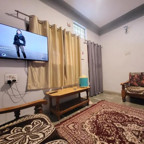 RNR tourist homestay 1 bhk peaceful, hôtel à Indore