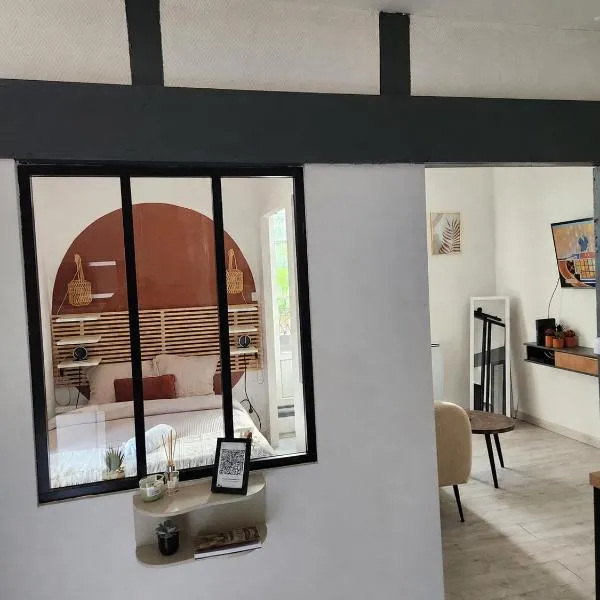 Cozy studio with sleeping area-cool comfort, готель у місті Діжон