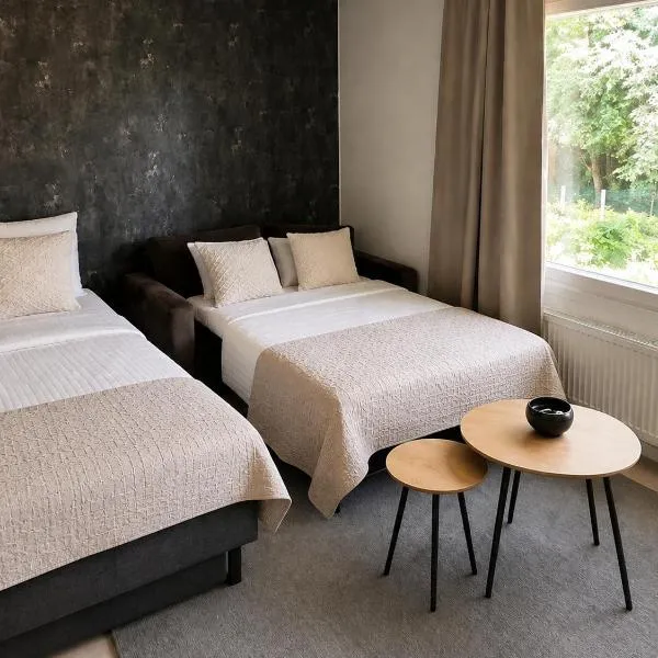 Vuokatti lomahuoneisto keskellä Vuokattia sijaitseva asunto sisältyy Sauna Ilmainen Pysäköinti Wi-Fi, hotel in Vuokatti
